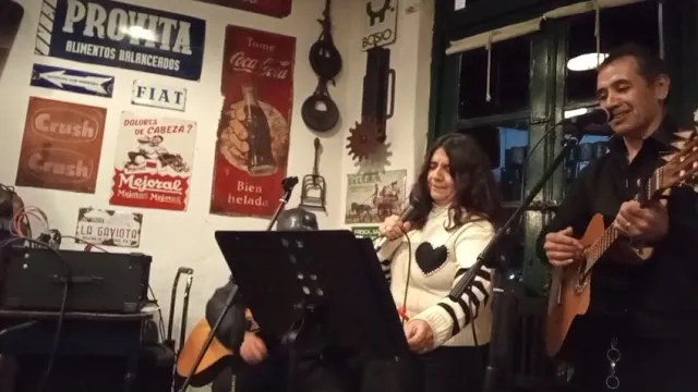 Lina y Eduardo Folk en vivo: A mi San Ignacio querido y Entre Santiago y La Banda, en Pulpería La Centenaria, Torres (Luján)